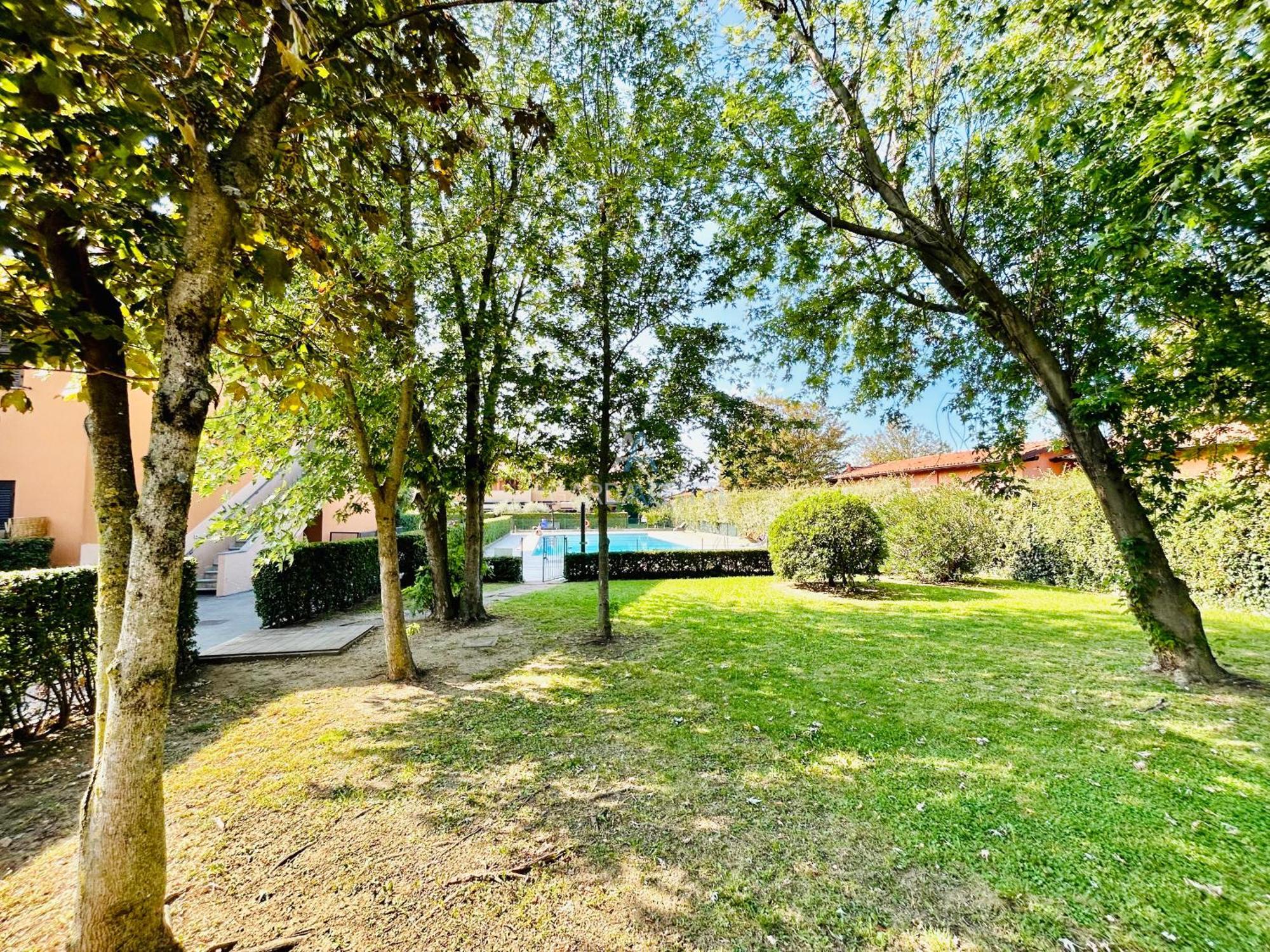 Giardino - Centrico Con Piscina