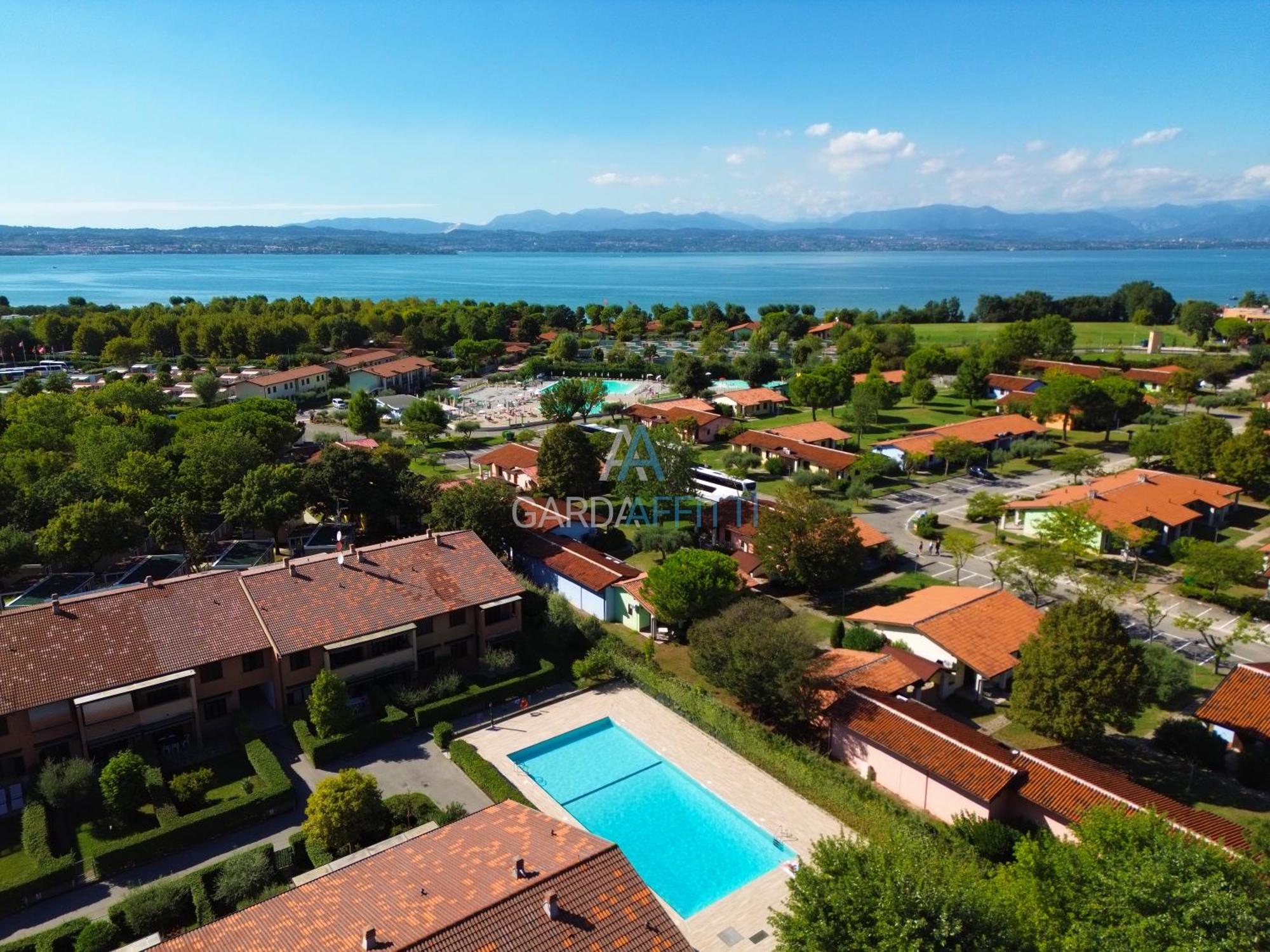 Giardino - Centrico Con Piscina Apartment